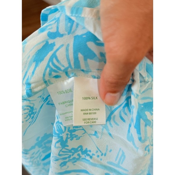 Lilly Pulitzer Top Blouse Blue White Print Sleeve Gold Button Detail Size XXS - Picture 6 of 6